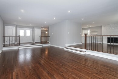 4450 Dawngate Ln, Rolling Meadows, IL 60008 - photo 2