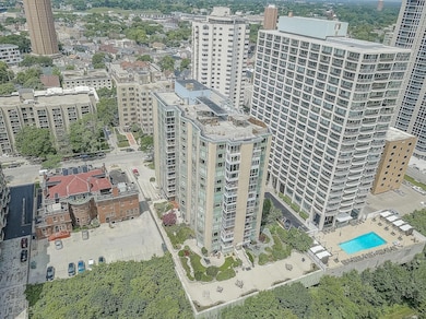 The Newport unit 1104, Milwaukee, WI 53202 - photo 4