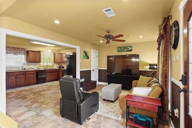 2901 Blanchard Dr, Chalmette, LA 70043 - photo 3