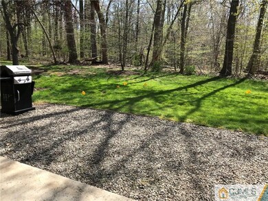 129 Lindsey Ct unit 25D, Franklin Park, NJ 08823 - photo 4