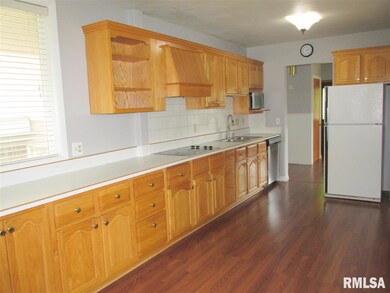 1837 W 36th St, Davenport, IA 52806 - photo 7