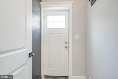 2545 S Warnock St, Philadelphia, PA 19148 - photo 3