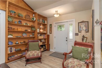 915 W Chapel Rd, Asheville, NC 28803 - photo 3