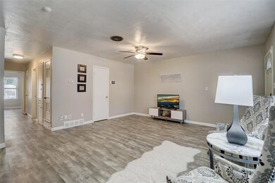 745 W Redbud Dr, Hurst, TX 76053 - photo 4