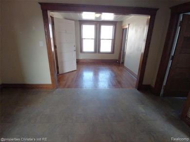 Corridor with baseboards