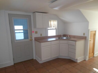 210 N Broadway unit 2nd floor, Wind Gap, PA 18091 - photo 4