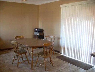 145 Jerilis Dr, Springfield, MA 01119 - photo 2