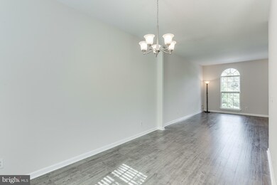 15665 Viewpoint Cir, Dumfries, VA 22025 - photo 4