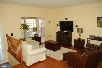 7206 Squirrel Run Ct, Springfield, VA 22152 - photo 5