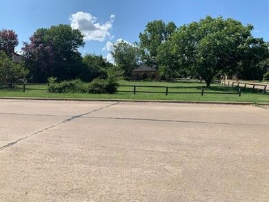 1600 W Jamestown Dr, Ennis, TX 75119 - photo 2