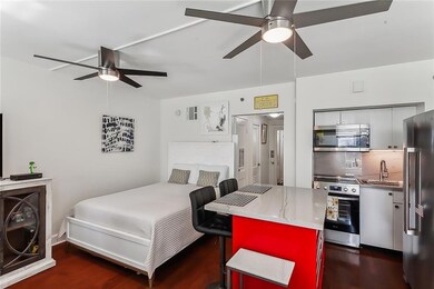 bedroom/kitchen