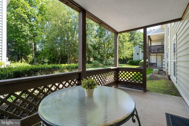 10036 Oakton Terrace Rd, Oakton, VA 22124 - photo 4
