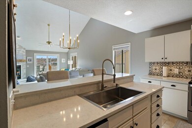 10-244 Bluff Blvd 4B - 6