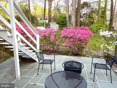 8677 Bent Arrow Ct, Springfield, VA 22153 - photo 2