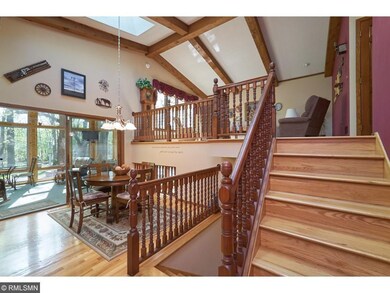What a great entrance!  Oak hardwood stairs guide 