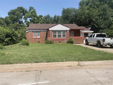 Ranch-style house with crawl space, a front lawn, and brick siding
