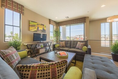 Uptown - Greart Room 4