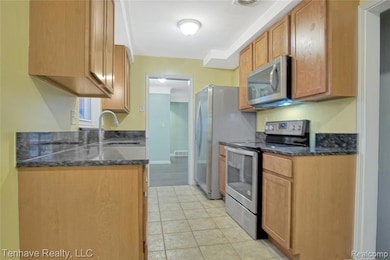 24330 Manistee St, Oak Park, MI 48237 - photo 3