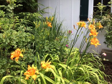 330 N Jefferson St, Batavia, IL 60510 - photo 3