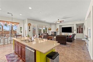 KITCHEN / GREAT ROOM
