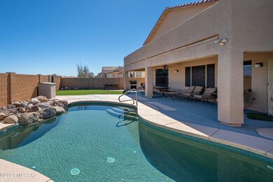Sparking Pool & Turf