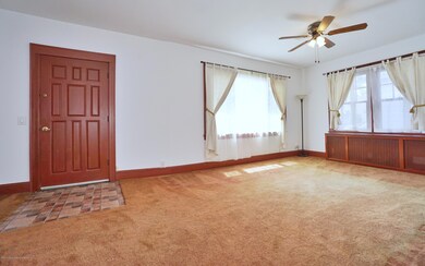 (5) LIVING ROOM