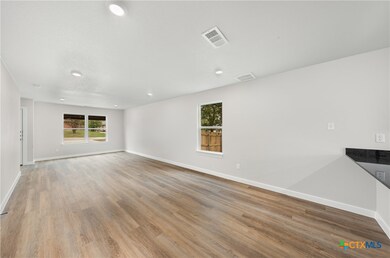 909 S Martin Luther King jr Ln unit A, Temple, TX 76501 - photo 6