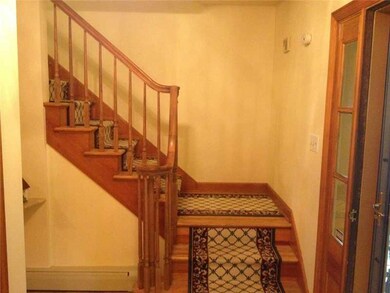 Entry/Foyer.