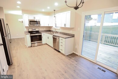 489 Lee St, Strasburg, VA 22657 - photo 7