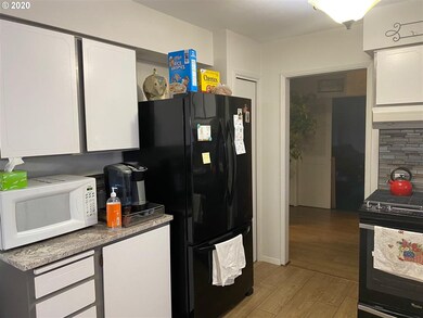 1418 NW Hawthorne Ave, Grants Pass, OR 97526 - photo 7