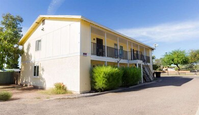 02 - Exterior