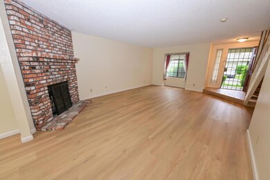 4718 E Alamos Ave unit 105, Fresno, CA 93726 - photo 3