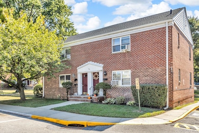 480 Tuckahoe Rd unit 10 B, Yonkers, NY 10710 - photo 3