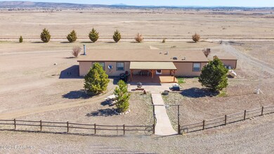 1375 W Curtis Ranch Rd, Paulden, AZ 86334 - photo 2