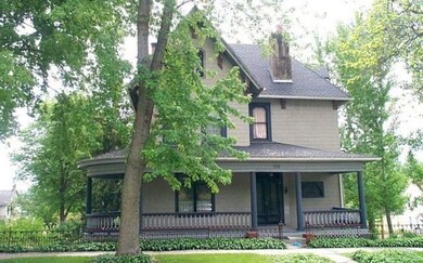 729 W 6th St, Davenport, IA 52802 - photo 2