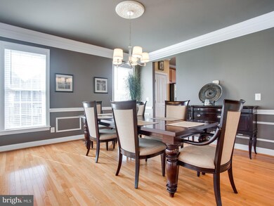 9202 Treasure Oak Ct, Lorton, VA 22079 - photo 4