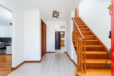 8 Phoebee Ln, Brookfield, CT 06804 - photo 3