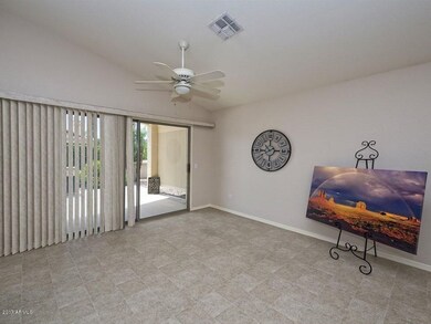005_Family Room (1)
