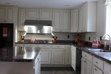 596 Lake St, Haverhill, MA 01832 - photo 3