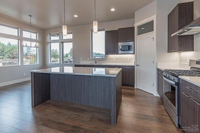 720 NW Rimrock Dr, Redmond, OR 97756 - photo 5