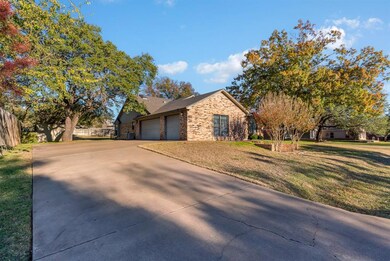 320 Sunrise Dr, Granbury, TX 76049 - photo 3