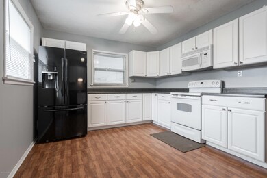 9129 Lantana Dr, Louisville, KY 40229 - photo 7