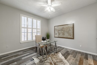 13 Bayou Pointe Dr, Houston, TX 77063 - photo 5