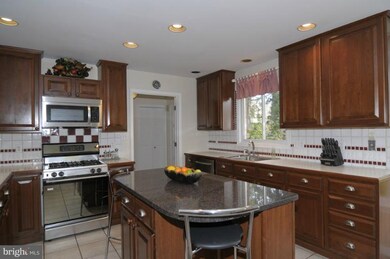 8024 Cindy Ln, Bethesda, MD 20817 - photo 5