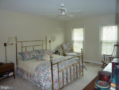 13441 Marble Rock Dr, Chantilly, VA 20151 - photo 2