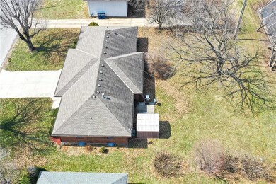 1005 NW Mock Ave, Blue Springs, MO 64015 - photo 4