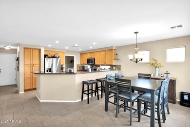 Large Kit. with Breakfast Bar