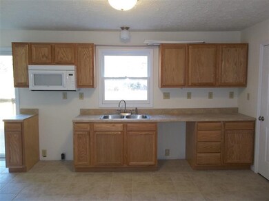 743 Maple St, Niles, MI 49120 - photo 2