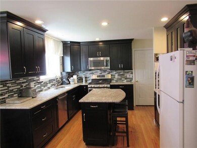 EAT IN KITCHEN