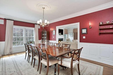 30 Hemlock Dr Greenwich CT-small-016-10-